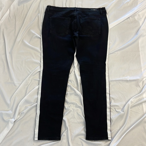 ❌SOLD❌Fashion Nova Carter Side Striped Skinny Jean - Picture 6 of 9